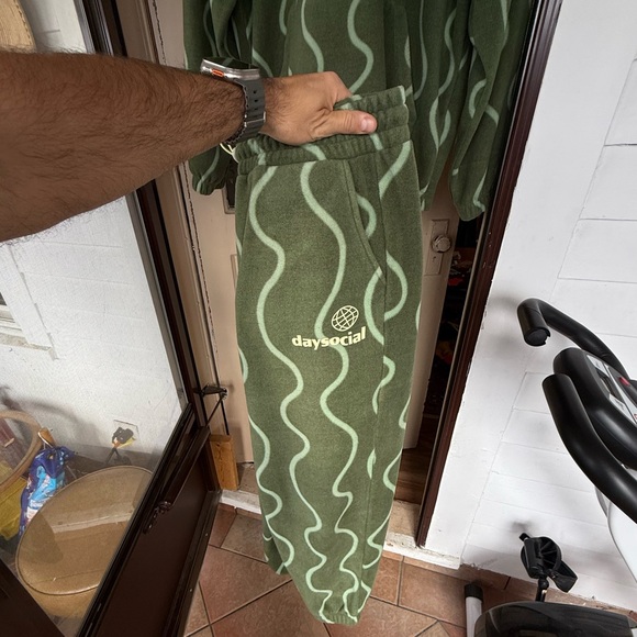 Daysocial fleece jogging suit - Picture 2 of 2